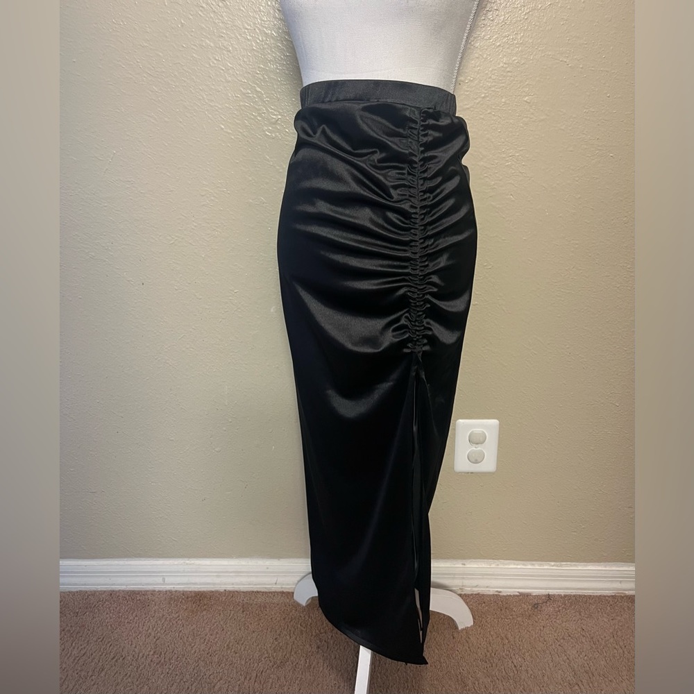 Drawstring black skirt - Picture 2 of 8